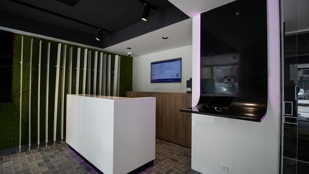 VISTA_BANK mobilier corian profi stil (10)