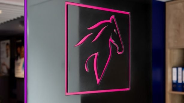 VISTA_BANK mobilier corian profi stil (3)