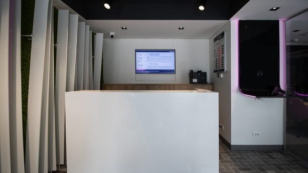 VISTA_BANK mobilier corian profi stil (5)