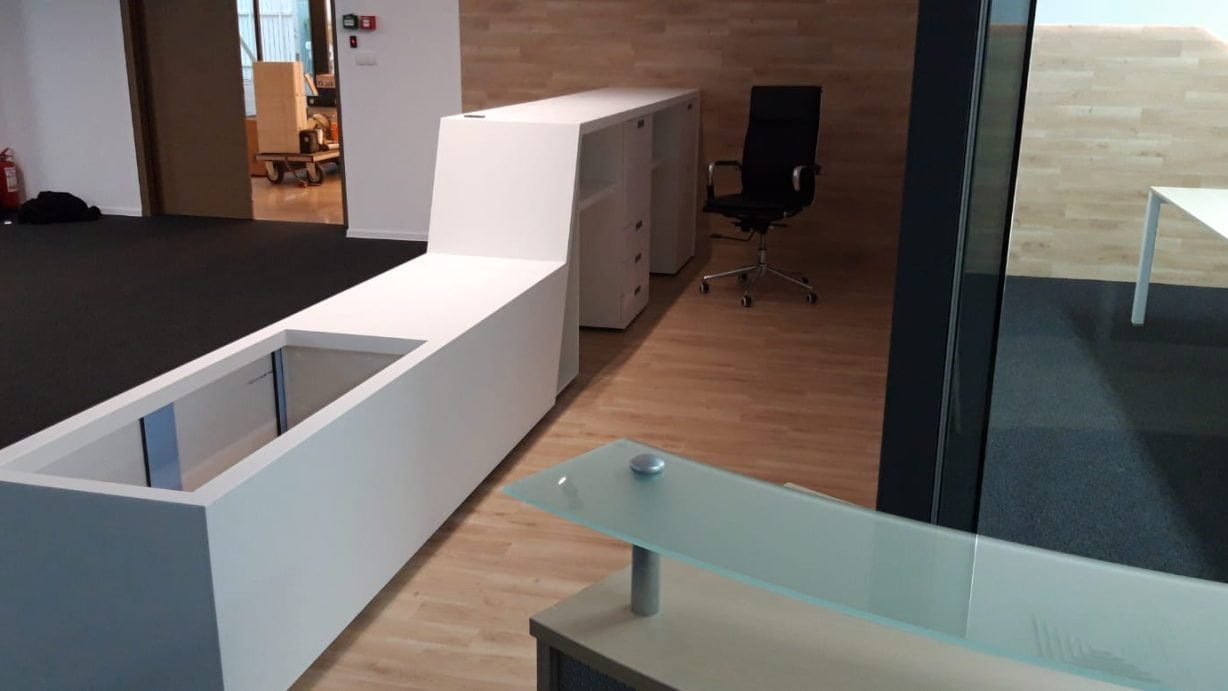 desk receptie corian eifad (1)