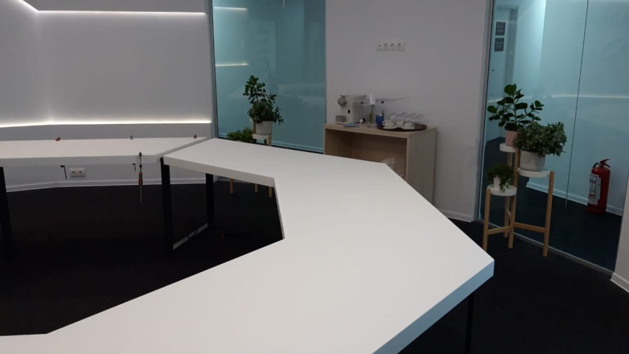 masa consiliu corian (1)