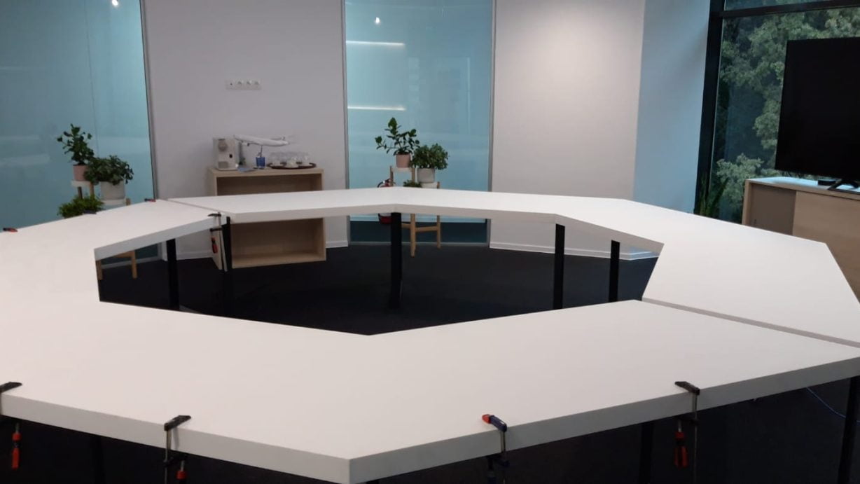 masa consiliu corian 2