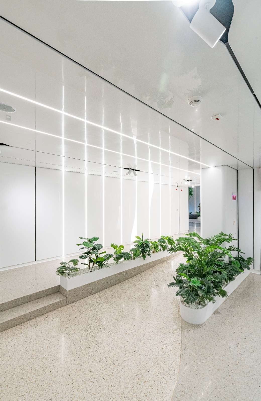 mobilier corian receptie office jardiniere plante 3